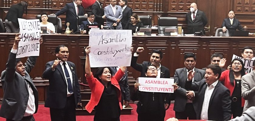 Perú Libre reclama Asamblea Constituyente