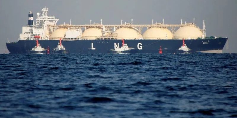 tanquero de gas natural licuado (GNL)