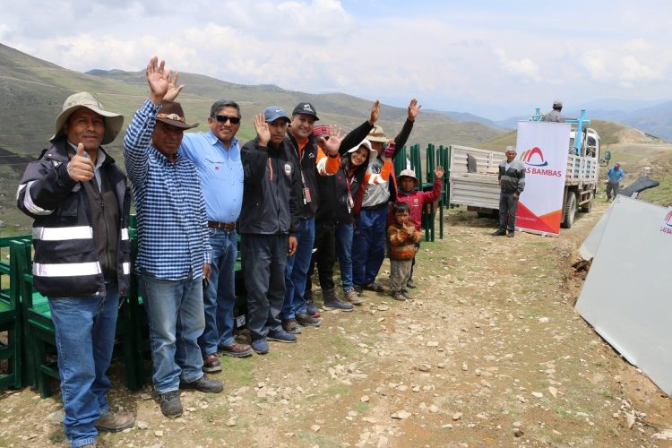 Las Bambas entrega mobiliario escolar a la comunidad Palcca Picosayhuas distrito de Progreso, Apurímac