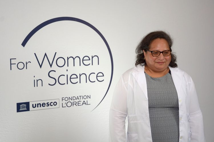 Luz María Moyano, ganadora del premio “Por las Mujeres en la Ciencia”