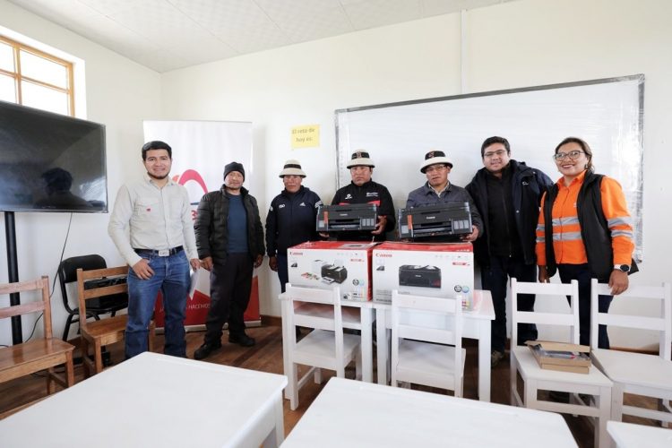 Minera Las Bambas entrega aulas equipadas a centro educativo de Cotabambas