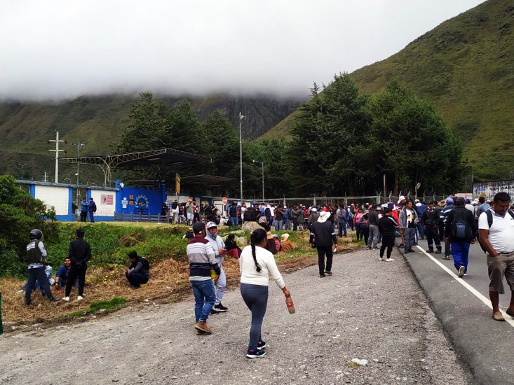 (Puno) manifestantes atacan la central hidroeléctrica de San Gabán 
