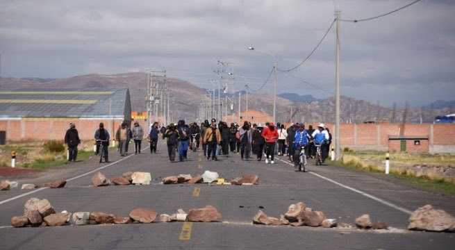 bloqueo de carretera en Puno