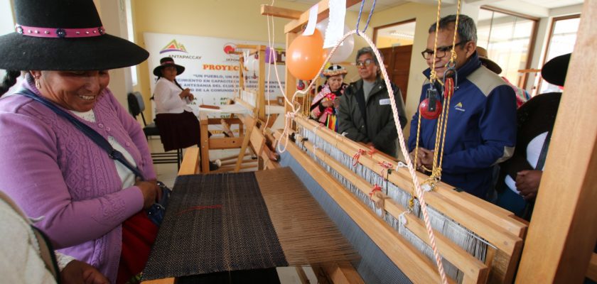 (Antapaccay) Más de 50 mujeres de Alto Huarca inician capacitación en telares