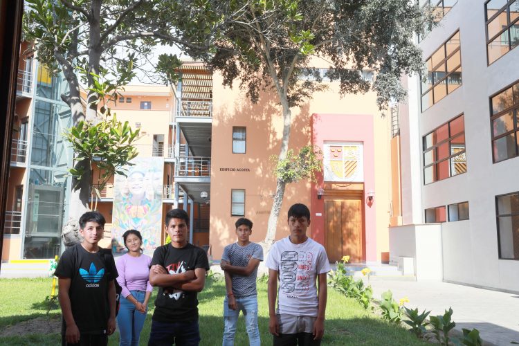 (Kallpa Generación) Cinco jóvenes de Tayacaja reciben beca integral para estudiar en Lima