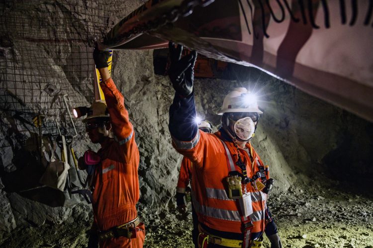 rescate por explosión en mina de Colombiav