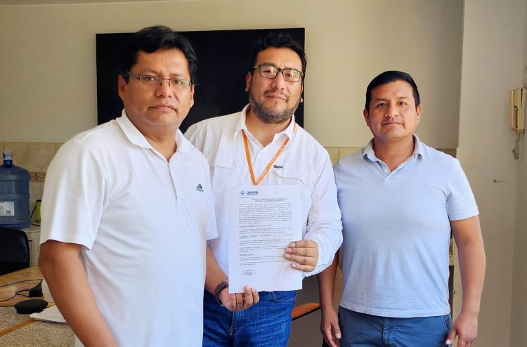 Minera Sierra Antapite y COMVISUNO trabajan en conjunto por la transitabilidad de Huancavelica