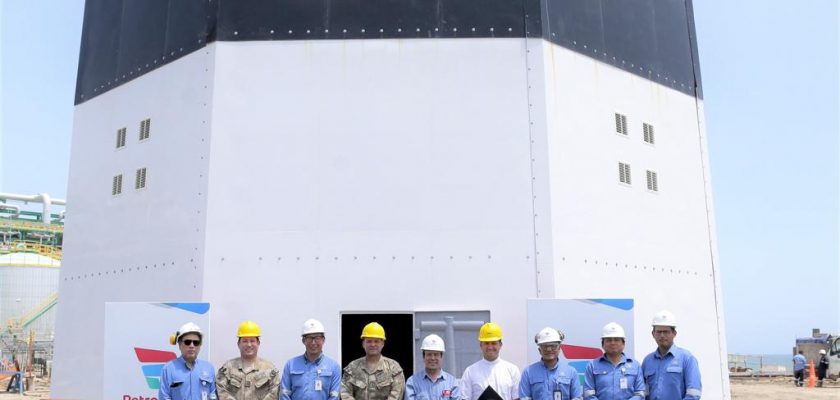Petroperú entrega nuevo faro Punta Talara a Marina de Guerra del Perú  