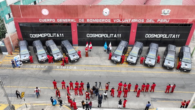 MINEM realiza donación de 9 camionetas para los Bomberos Voluntarios del Perú
