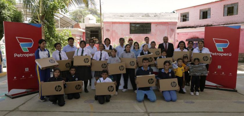 Petroperú premia con computadoras a colegios de Talara