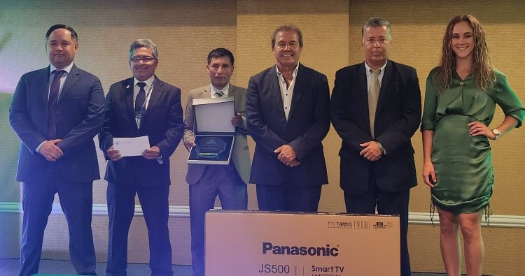 Antapacccay recibe Premio de RIMAC por su liderazgo en seguridad laboral