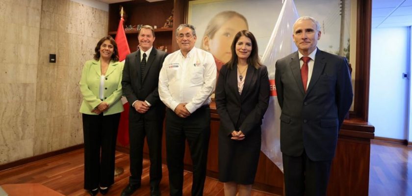 Autoridades del MINEM se reúnen con ejecutivos de Cerro Verde