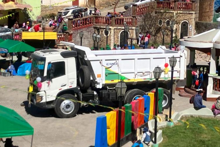 Hidroeléctrica Cerro del Águila entrega camión volquete para Salcabamba