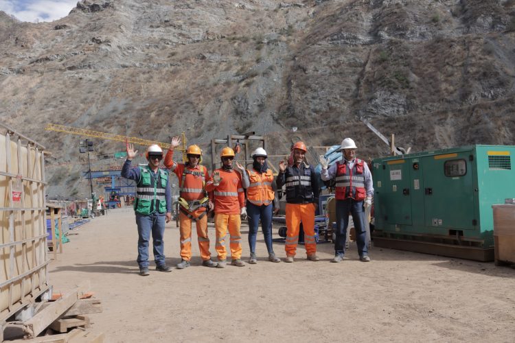 Minera Las Bambas avance del Puente Kutuctay