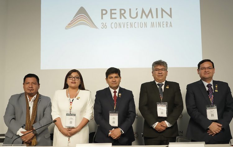 Gobernadores regionales en PERUMIN 36