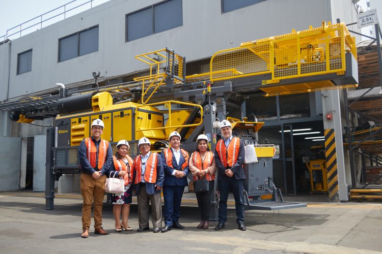Epiroc entrega moderno equipo de perforación de diamantina de pozos profundos a contratista Explo Drilling Perú
