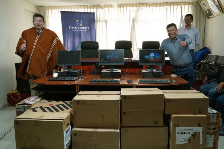 Electrocentro entrega 20 computadoras para academia municipal de Chilca