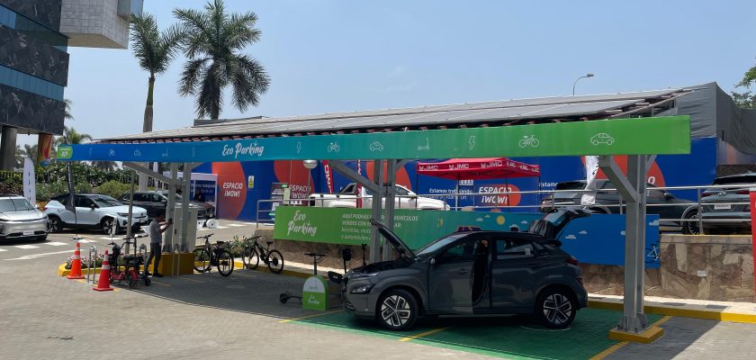 BCP impulsa el transporte sostenible con un estacionamiento de carga solar para vehículos eléctricos