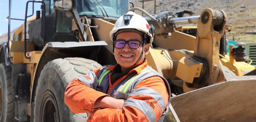 Joven trabajador de Minera Bateas crea casco que evita accidentes en mina