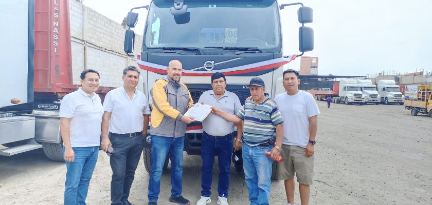 Marsa entrega camión compactador para recolección de residuos sólidos en comunidad campesina de Llacuabamba