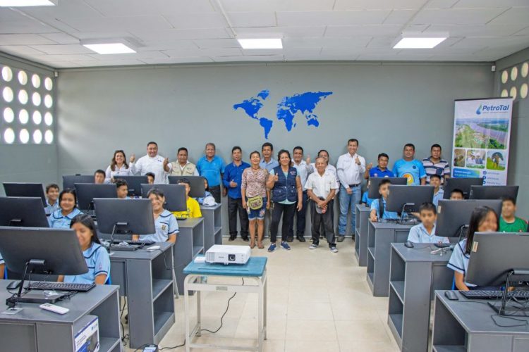 PetroTal inauguran laboratorios de cómputo en colegio secundario y biblioteca Puinahua
