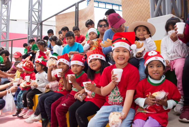 Southern Perú comparte la alegría de la Navidad con niños de comunidades vecinas