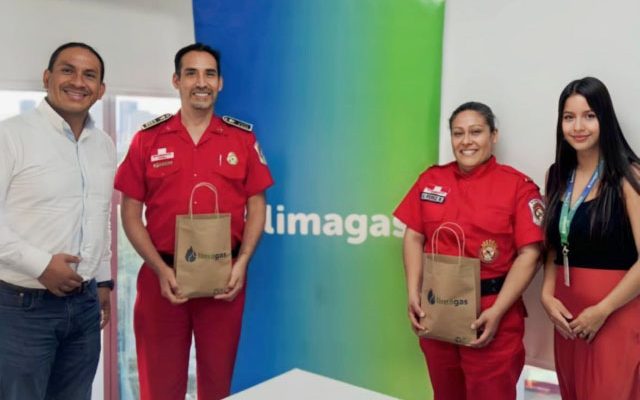 Limagas dona equipo para controlar fugas de GLP a los Bomberos de San Juan de Lurigancho