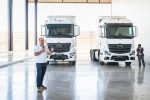Mercedes-Benz presenta su gama de camiones semipesados y completa su línea de tractos europeos para el 2024