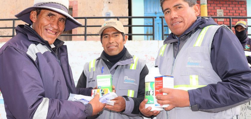 Minera Bateas entrega kits veterinarios a los productores alpaqueros de Jachaña (2)