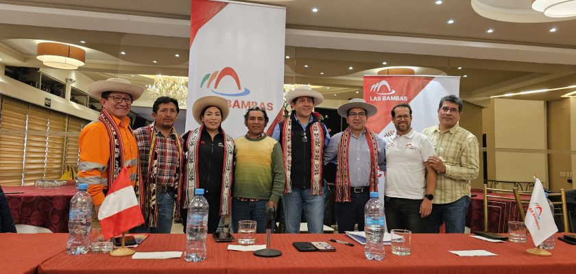 Minera Las Bambas y empresa multicomunal Qorilazo firman contrato de mantenimiento vial (2)