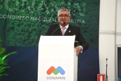 Ministro del Ambiente, Juan Carlos Castro, pide al Congreso otorgar facultades para reformar normas de evaluación de impacto ambiental (Exclusivo)