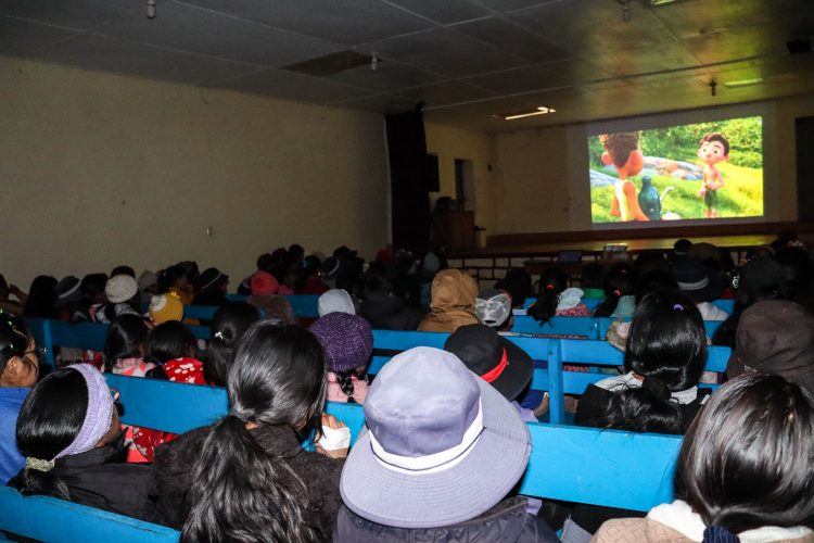 Minera Bateas promueve el cuidado del medio ambiente a través del cine