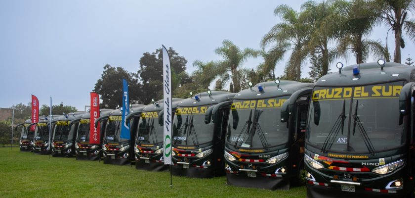 HINO Perú, Mitsui Automotriz y Apple Bus realizan la importante entrega de 42 buses a Cruz del Sur para fortalecer la seguridad en el transporte minero