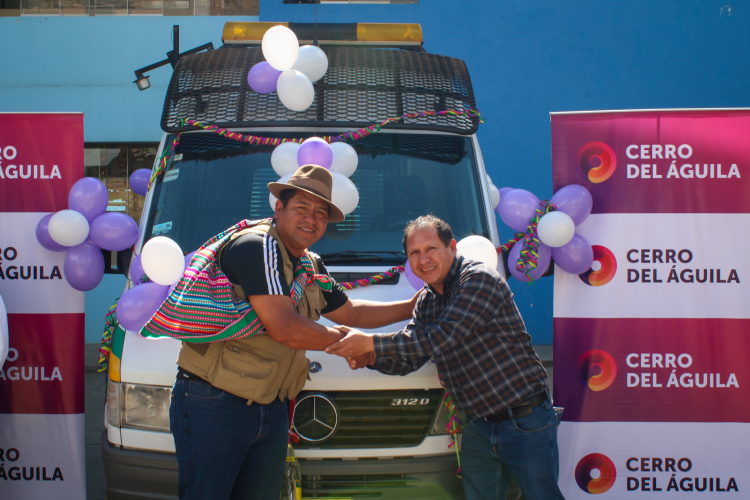 Kallpa entrega vehículo a Huancavelica