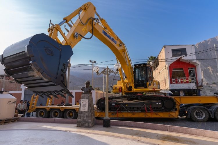 Camisea entrega excavadora