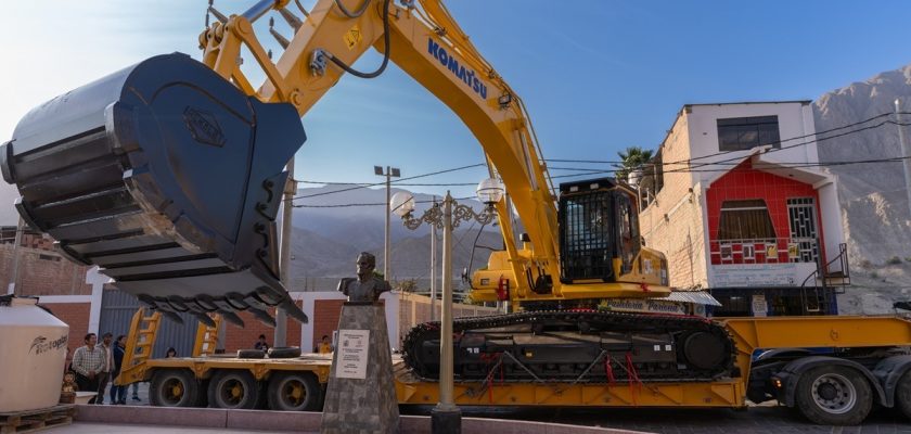 Camisea entrega excavadora