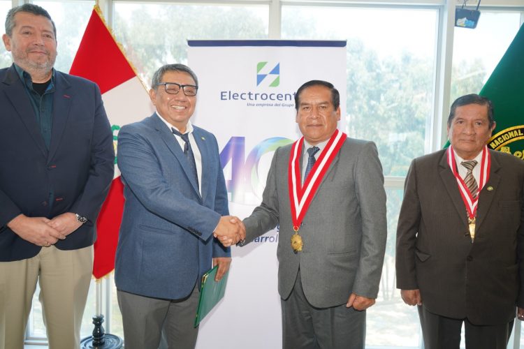 Electrocentro y la UNCP firman convenio