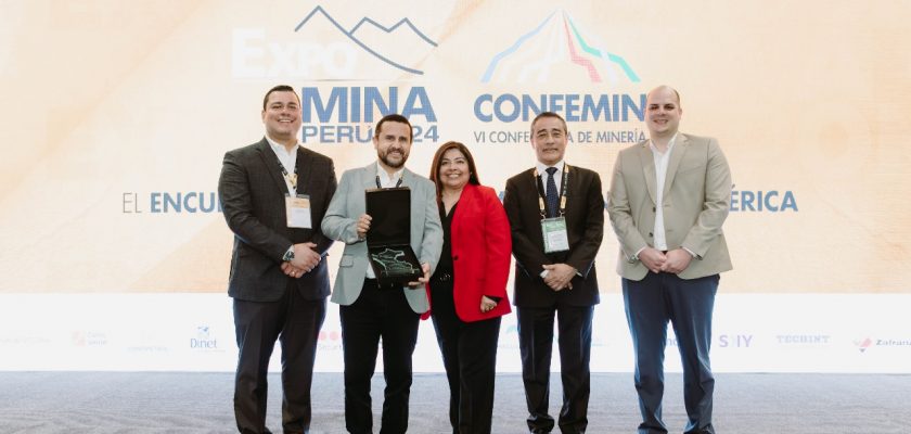 Programa educativo TEC de Komatsu-Mitsui ganó el premio Responsabilidad Social y Medioambiental en Expomina 2024