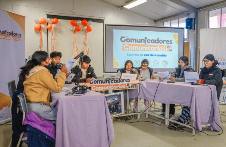 Minera Bateas impulsa el liderazgo juvenil en el distrito de Caylloma con el programa “Comunicadores Comunitarios”