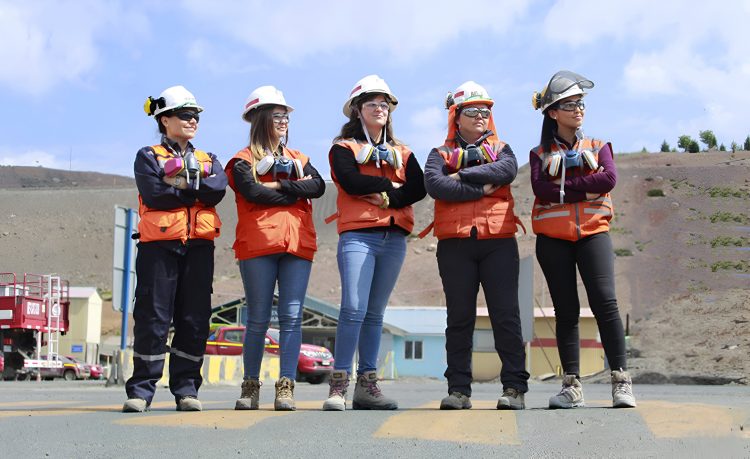 mujeres en la industria minera