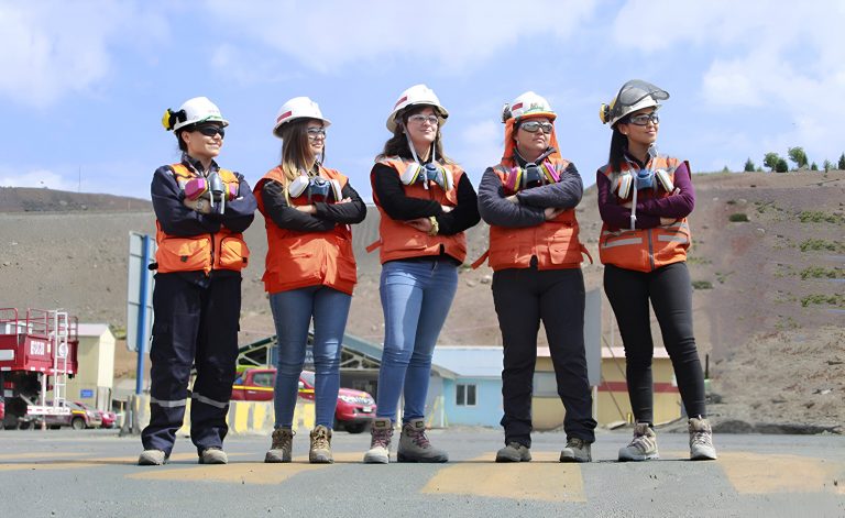 mujeres en la industria minera