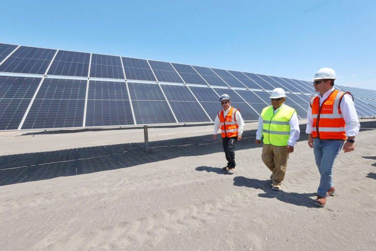 Minem y Orygen inauguran la Central Solar Clemesí en Moquegua