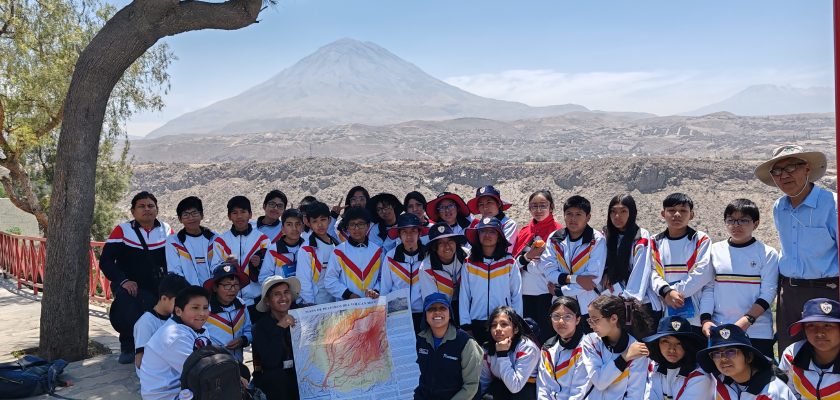 Ingemmet y estudiantes visita de campo al volcán Misti