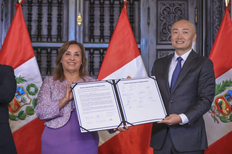 Gobierno y Las Bambas firman convenio