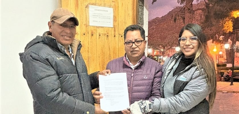 Minera Bateas cesión de maquinaria pesada a Municipalidad de Caylloma