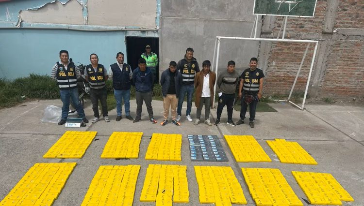 Decomisan 348 kilos de droga en ruta minera de la provincia de Caylloma