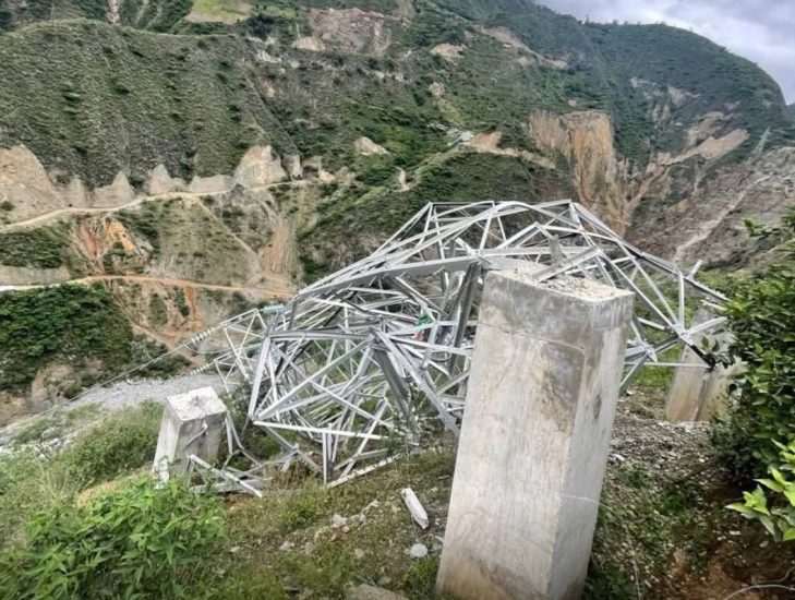 Torre de alta tensión de Minera Poderosa