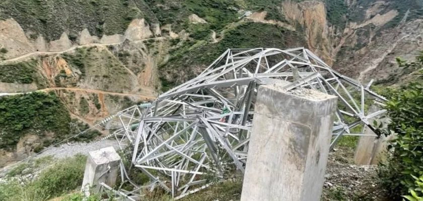 Torre de alta tensión de Minera Poderosa