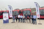 Compañía Minera Antapaccay renovó su flota de buses convencionales por eléctricos de la marca china King Long, desarrollada en alianza con la empresa de transportes Línea. Este proyecto marca un paso importante para la sostenibilidad en el sector minero y refuerza los esfuerzos de la compañía por implementar tecnologías más limpias y eficientes.