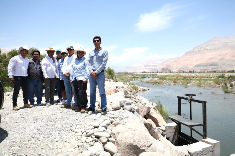 Instalación de compuertas Valle de Majes